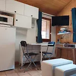 Charmant 2 Pieces Renove Avec Balcon, Wifi Et Parking, Proche Centre Et Commerces - Fr-1-517-66