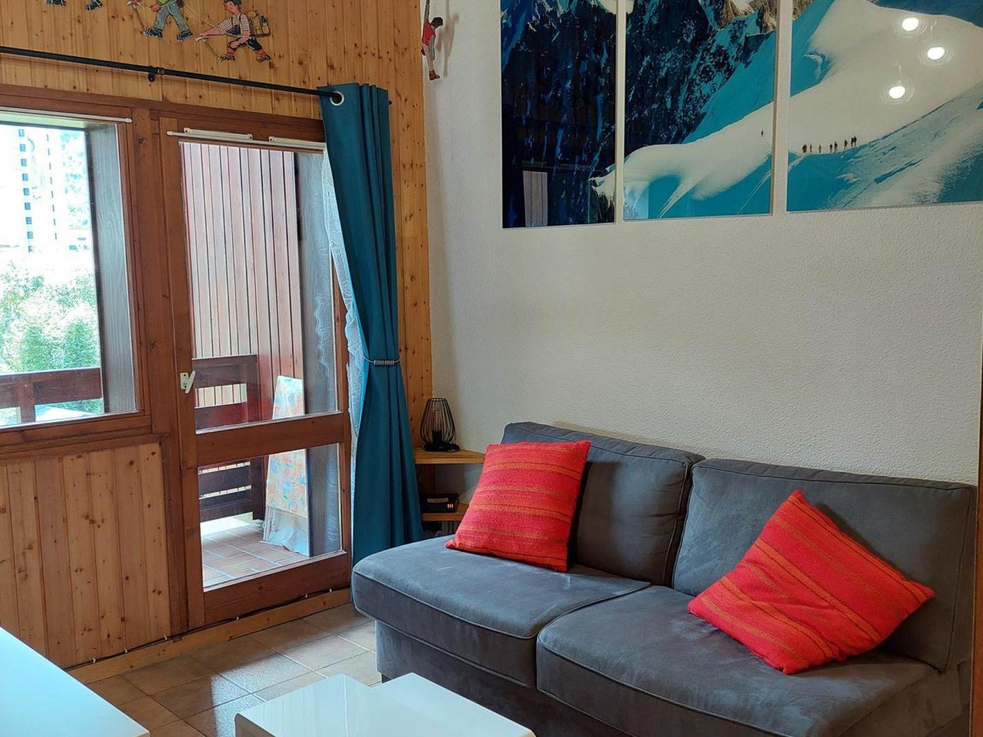 Appartamento 2 Pieces Renove Avec Balcon, Wifi Et Parking, Proche Centre Et Commerces - Fr-1-517-66
