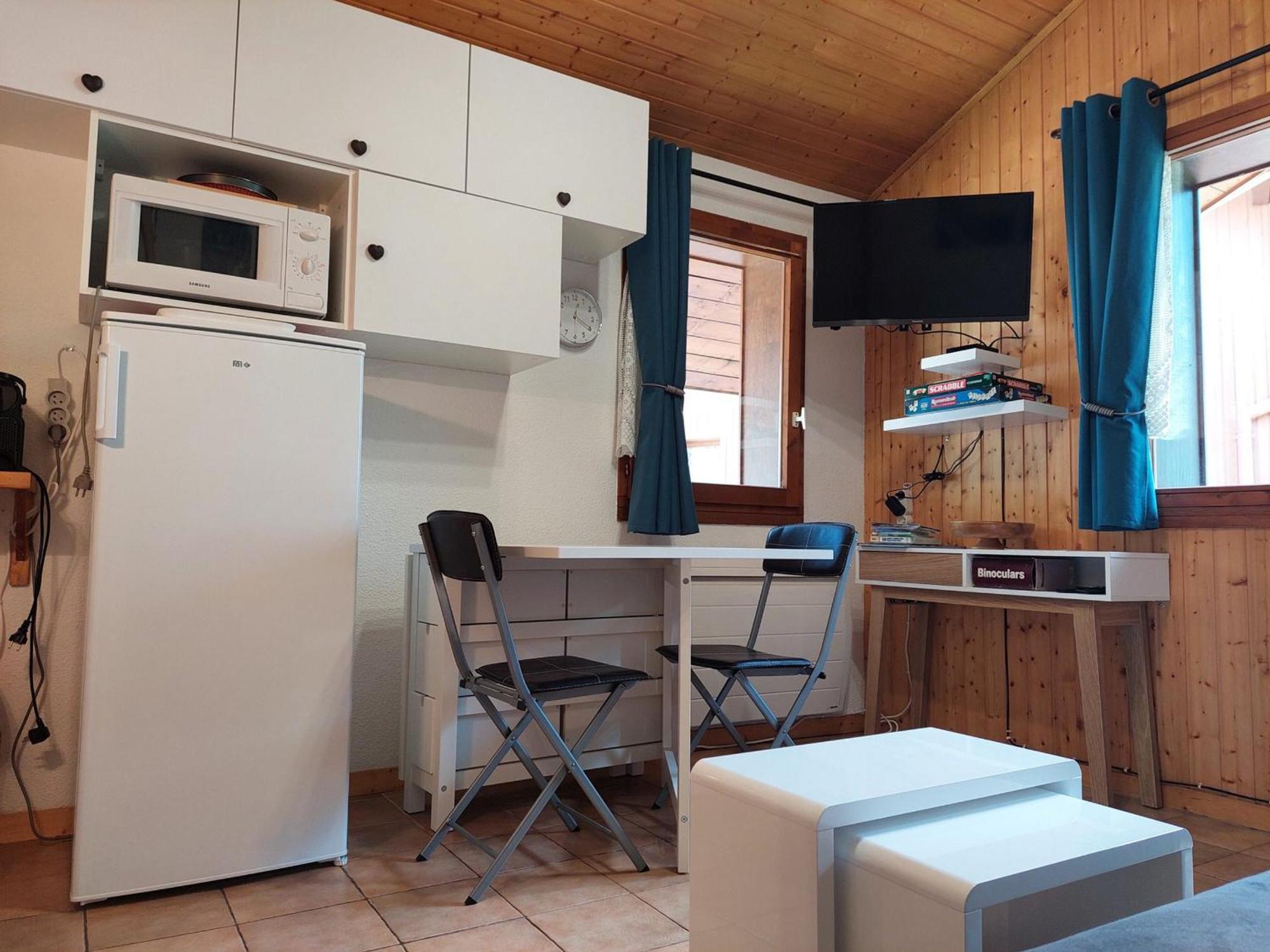 Appartamento 2 Pieces Renove Avec Balcon, Wifi Et Parking, Proche Centre Et Commerces - Fr-1-517-66 *